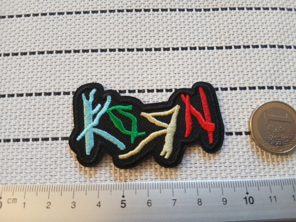 Korn mooie  shaped patch k15- 4 x 6.5 cm, Ophalen of Verzenden, Nieuw, Kleding