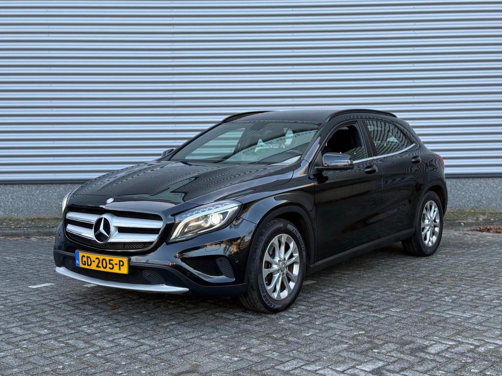 Mercedes-Benz GLA-klasse 180 CDI (bj 2015) AUT|XENON|82000 K, Auto's, Mercedes-Benz, Gebruikt, 4 cilinders, Leder en Stof, Zwart