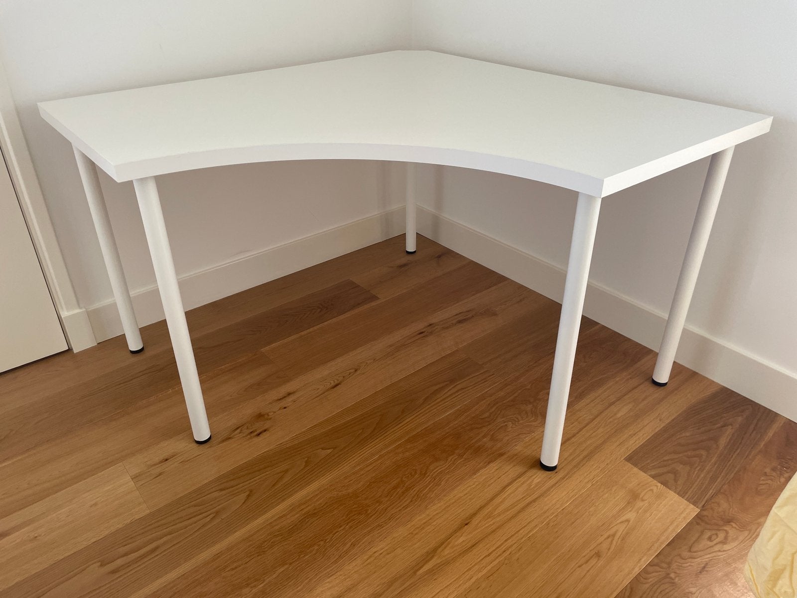 Wit hoekbureau van Ikea, Huis en Inrichting, Bureaus, Ophalen, Zo goed als nieuw