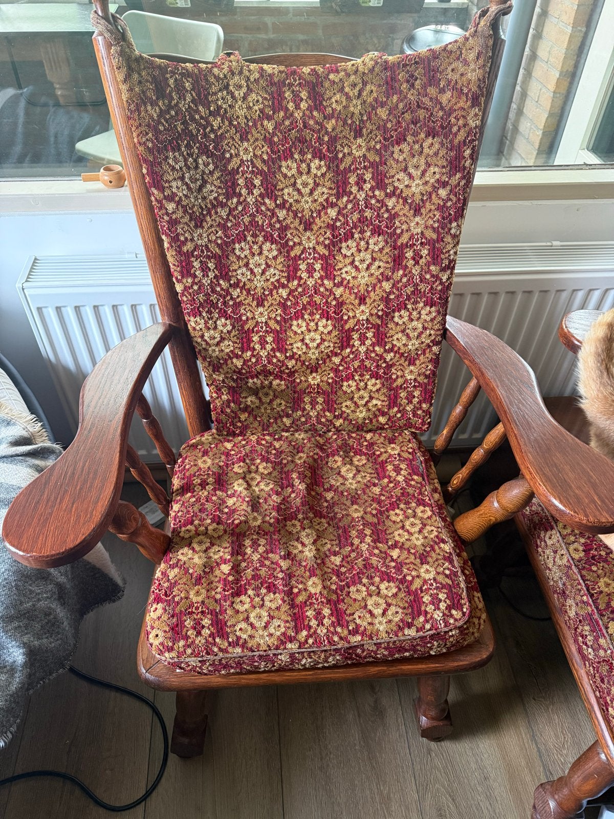 Antieke houten schommelstoel met bloemenpatroon, Antiek en Kunst, Ophalen
