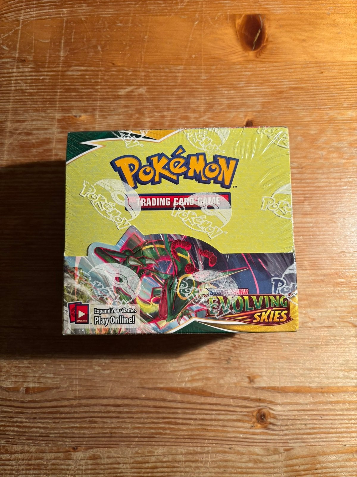 Evolving Skies Booster Box, Hobby en Vrije tijd, Ophalen of Verzenden, Zo goed als nieuw, Boosterbox