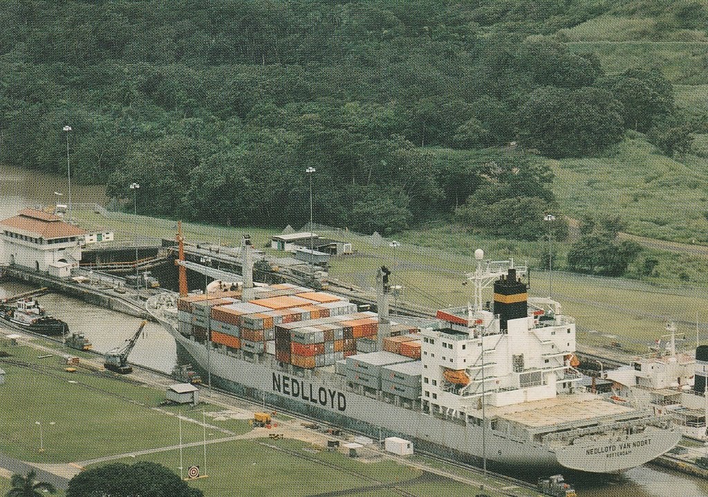 Nedlloyd van Noort en Nedloyd van Diemen in het Panamakanaal, Ophalen of Verzenden, 1980 tot heden, Ongelopen, Voertuig