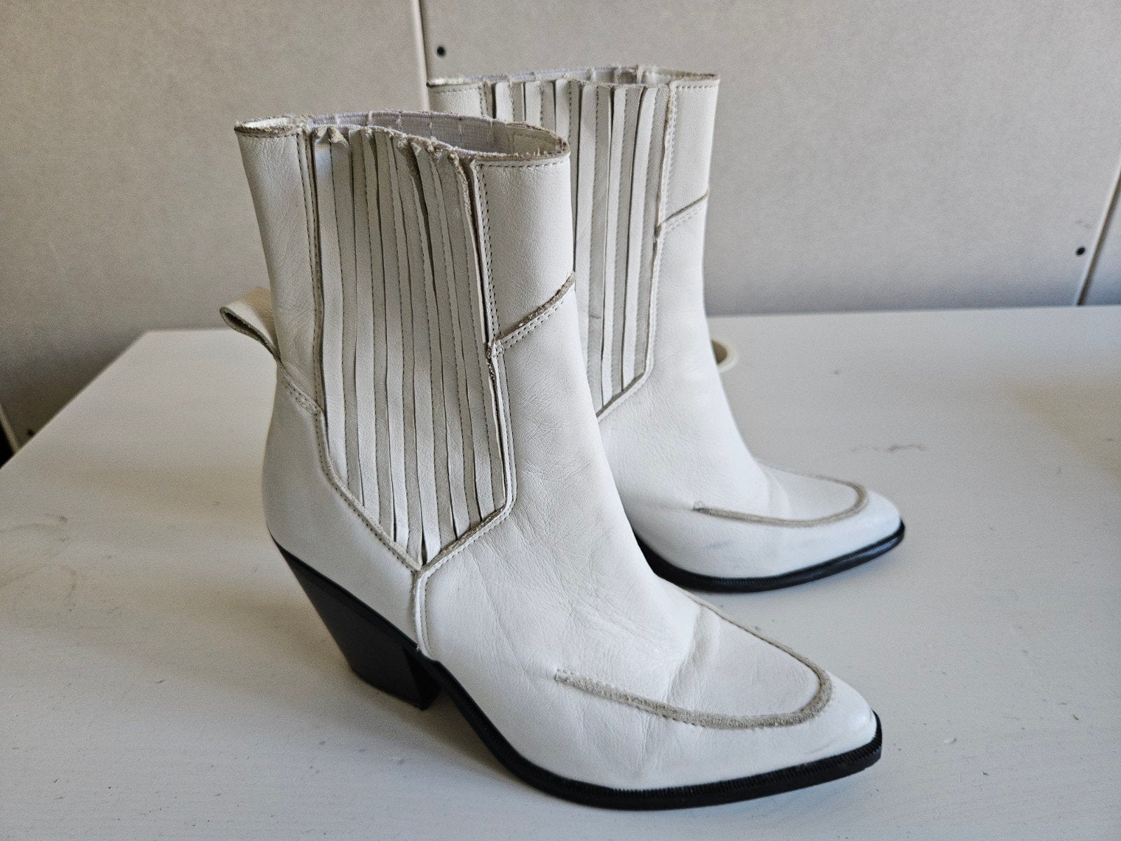 Mango Witte Leren Enkellaarzen met Puntige Neus, Maat 40, Kleding | Dames, Schoenen, Gedragen, Lage of Enkellaarzen, Wit, Ophalen of Verzenden