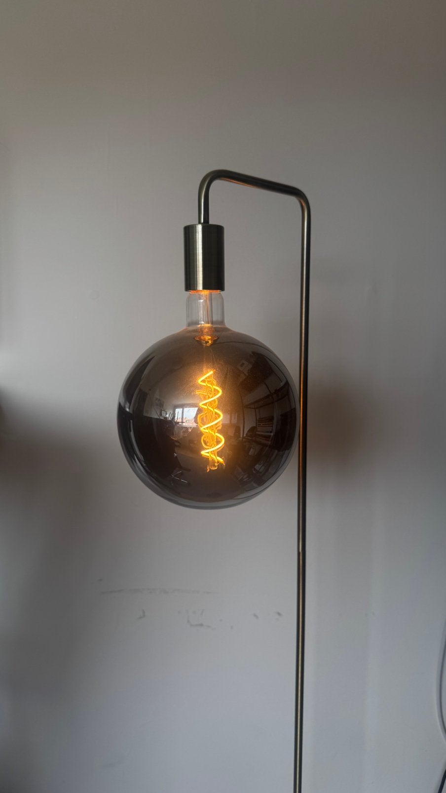 Vloerlamp industrieel - grote smoke globe met LED filament, Ophalen of Verzenden, Zo goed als nieuw