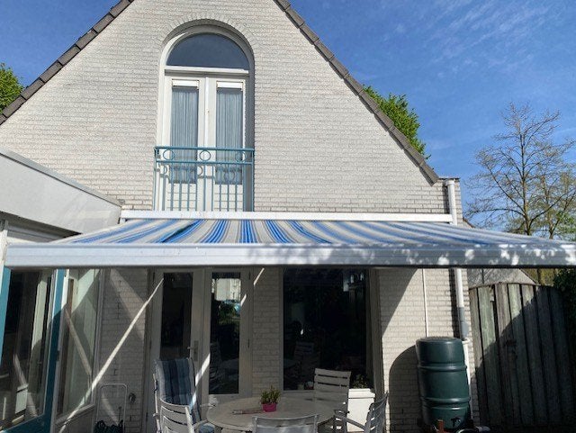 zonnescherm breedte 430cm, uitval 290cm, Ophalen, Gebruikt, Elektrisch, 150 tot 300 cm