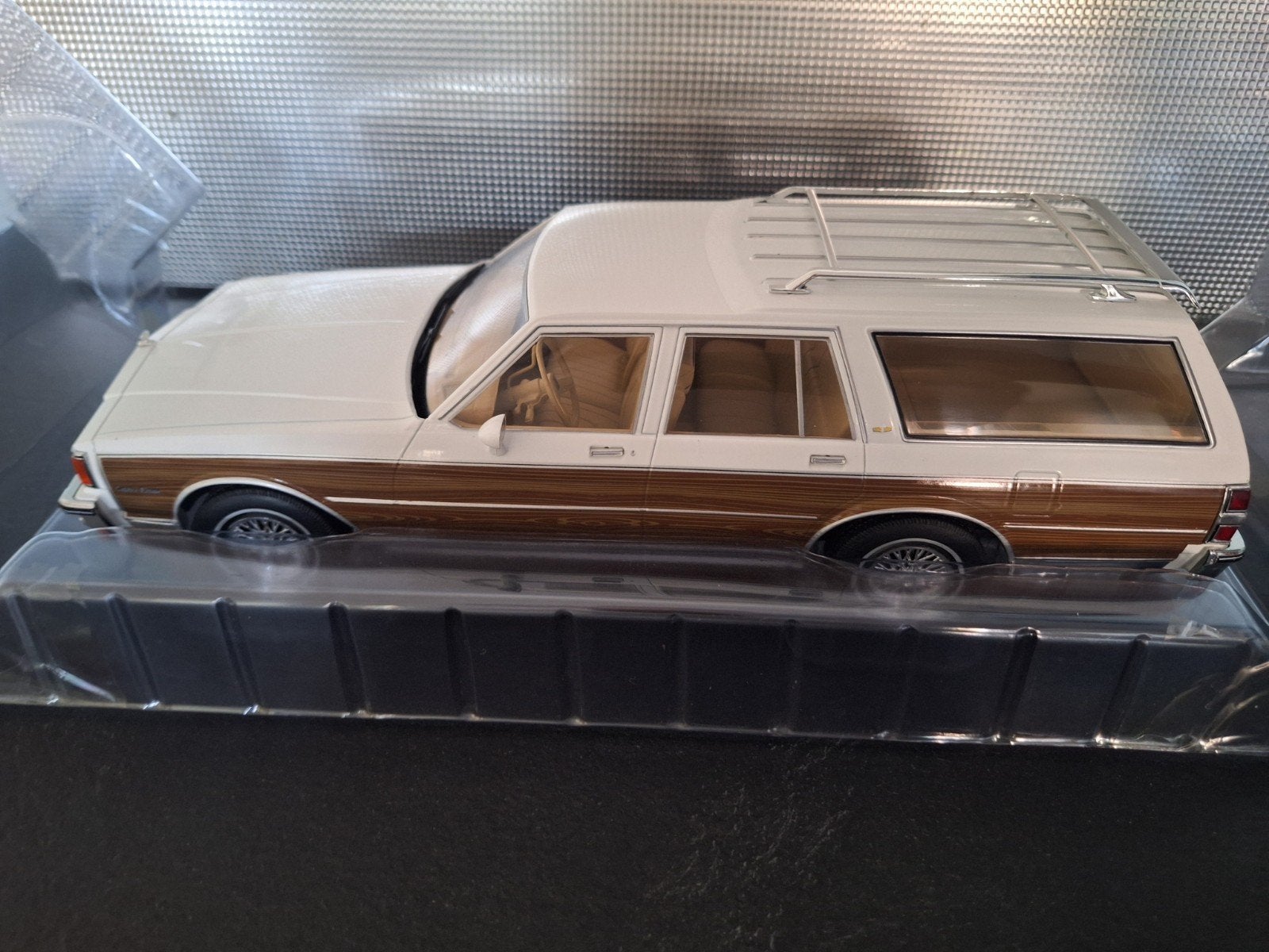 Chevrolet Caprice Estate Wagon 1988 Schaal 1:18, Overige merken, MCG, Nieuw, Ophalen of Verzenden