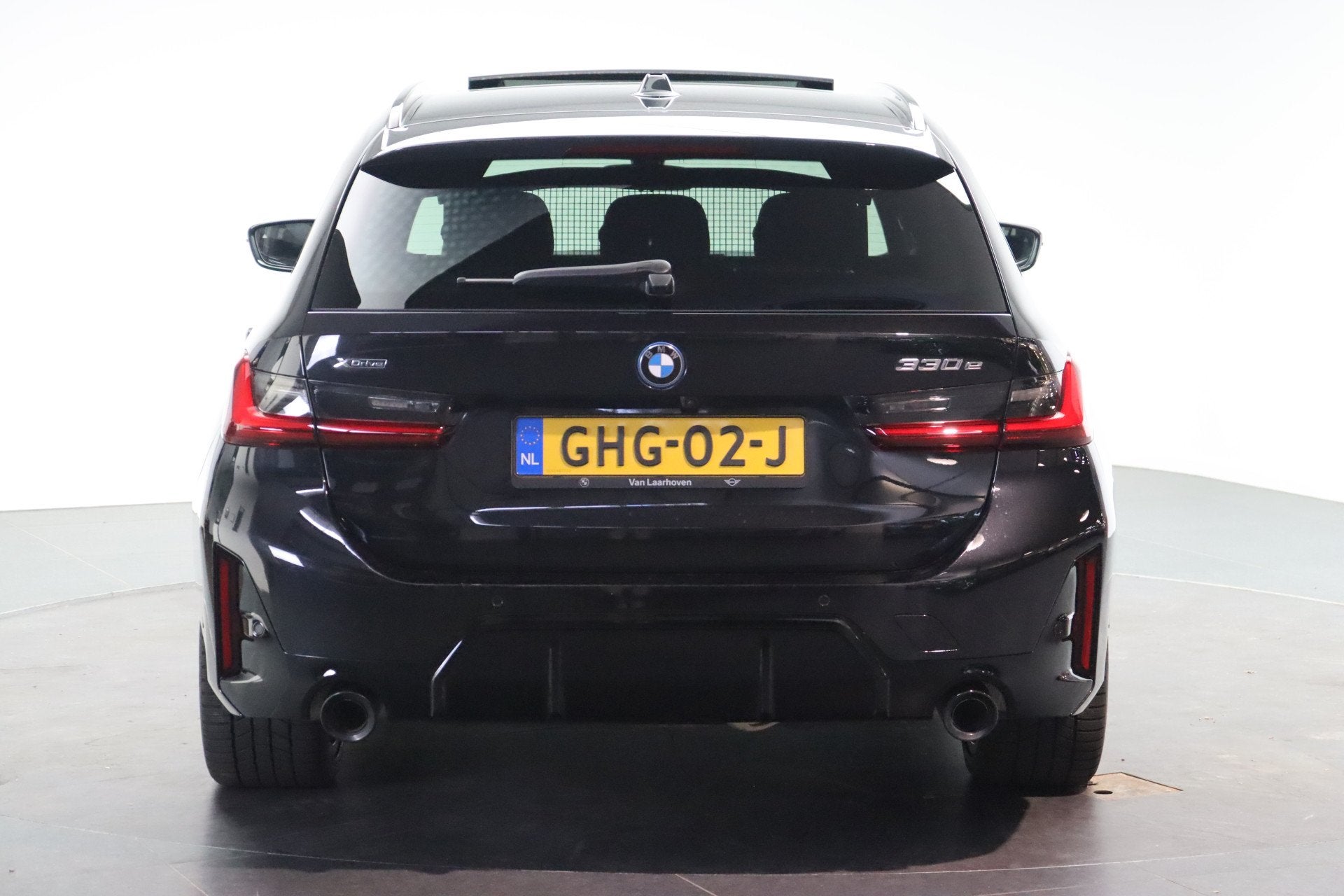 BMW 3 Serie Touring 330e xDrive M Sport Automaat / Panoramad, Auto's, Gebruikt, 4 cilinders, Met garantie (alle), Zwart