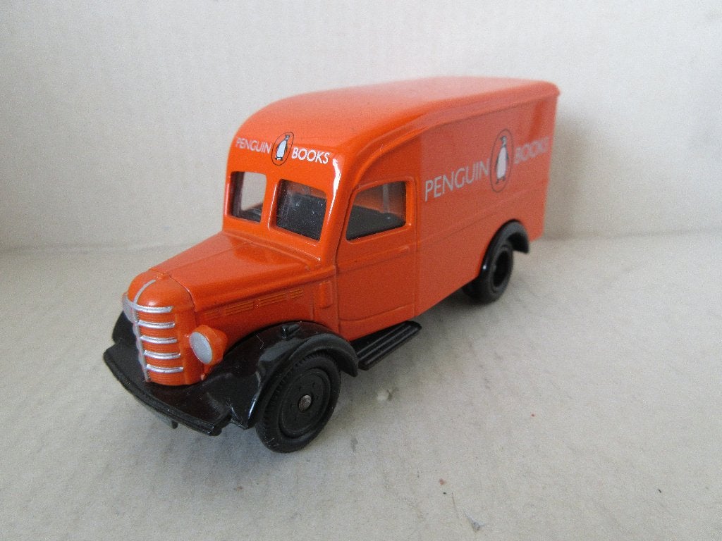 Lledo Days-Gone Bedford Penguin Books, Ophalen of Verzenden, Zo goed als nieuw, Bus of Vrachtwagen