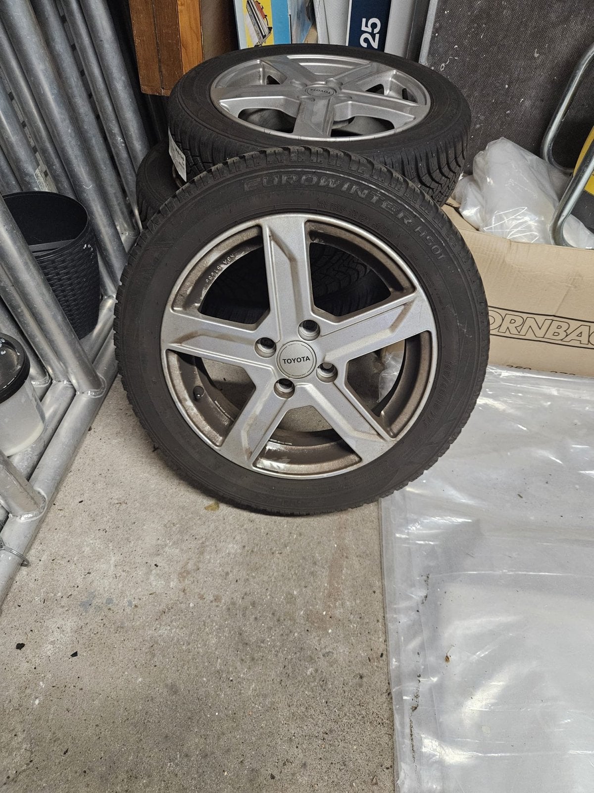 Toyota Aygo 15 inch velgen + Falken winterbanden 165/60 R15, Ophalen, Gebruikt, 15 inch, Banden en Velgen