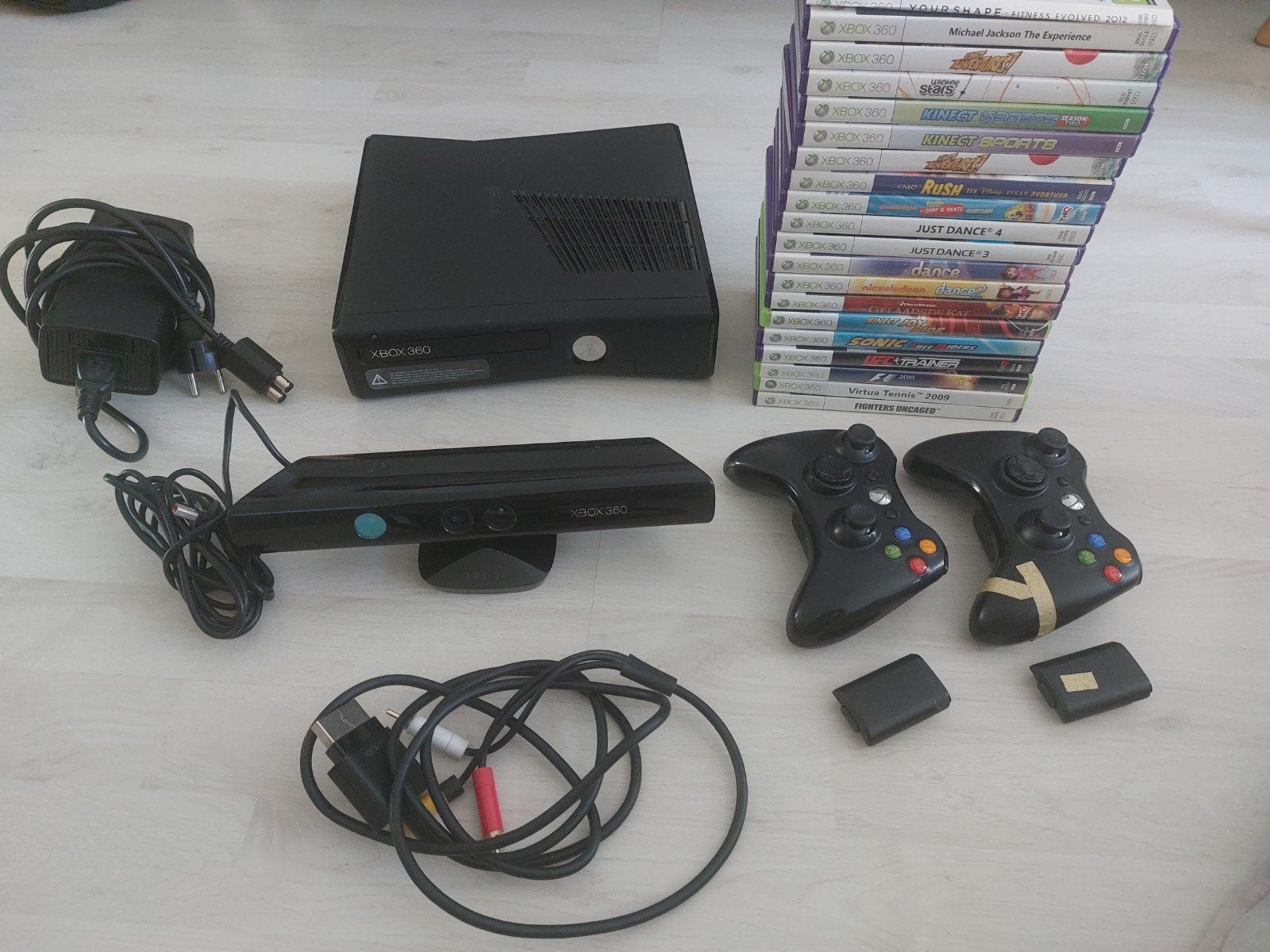 Xbox 360 met Kinect, 2 controllers en 20 games, Ophalen, Gebruikt, Overige genres, Eén computer
