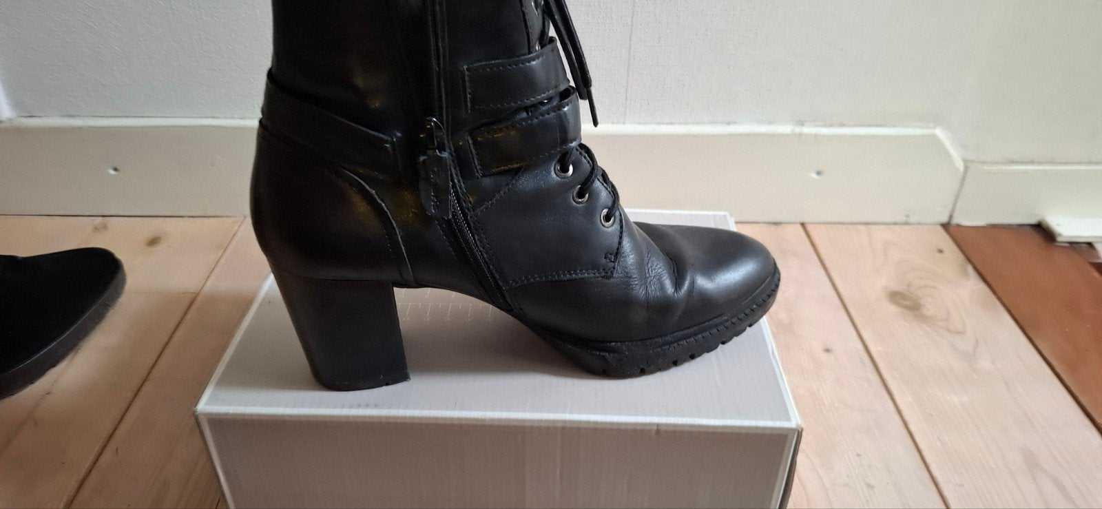 stijlvolle collectie van 9 pumps  maat 41 met schokabsorber, Ophalen of Verzenden, Zo goed als nieuw, Zwart, Lage of Enkellaarzen
