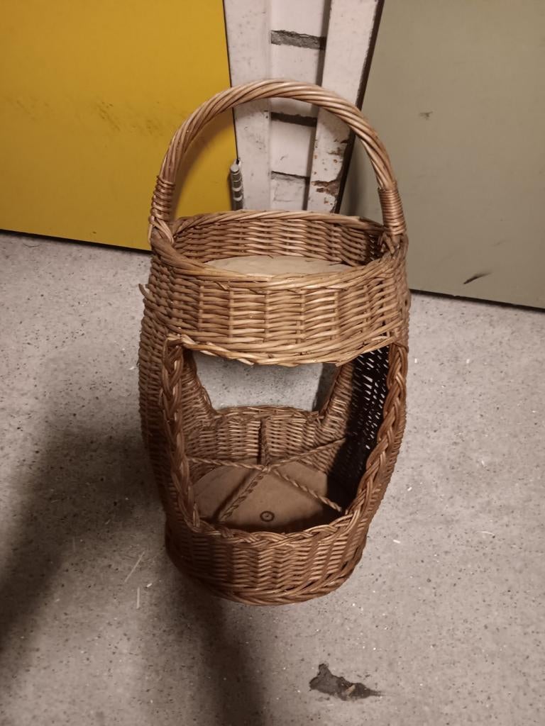 Aparte mand voor flessen, Ophalen, Rond, Riet
