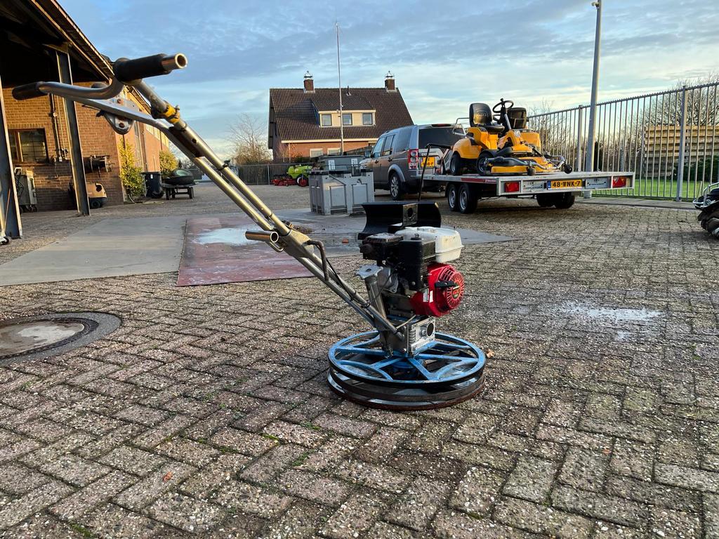 Vlindermachine- Betonvlinder, Ophalen, Zo goed als nieuw
