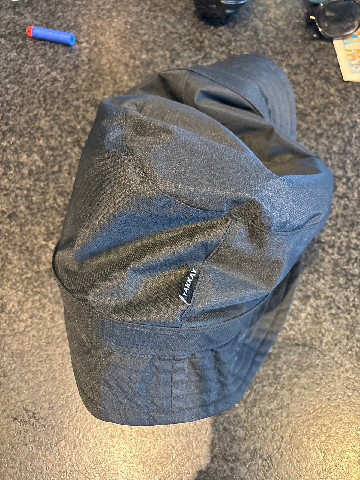 YAKKAY Zwarte Fietshelm Hoed Maat M, Kleding | Dames, Hoeden en Petten, Ophalen of Verzenden, Gedragen, 56 of 57 cm (M, 7 of 7⅛ inch)