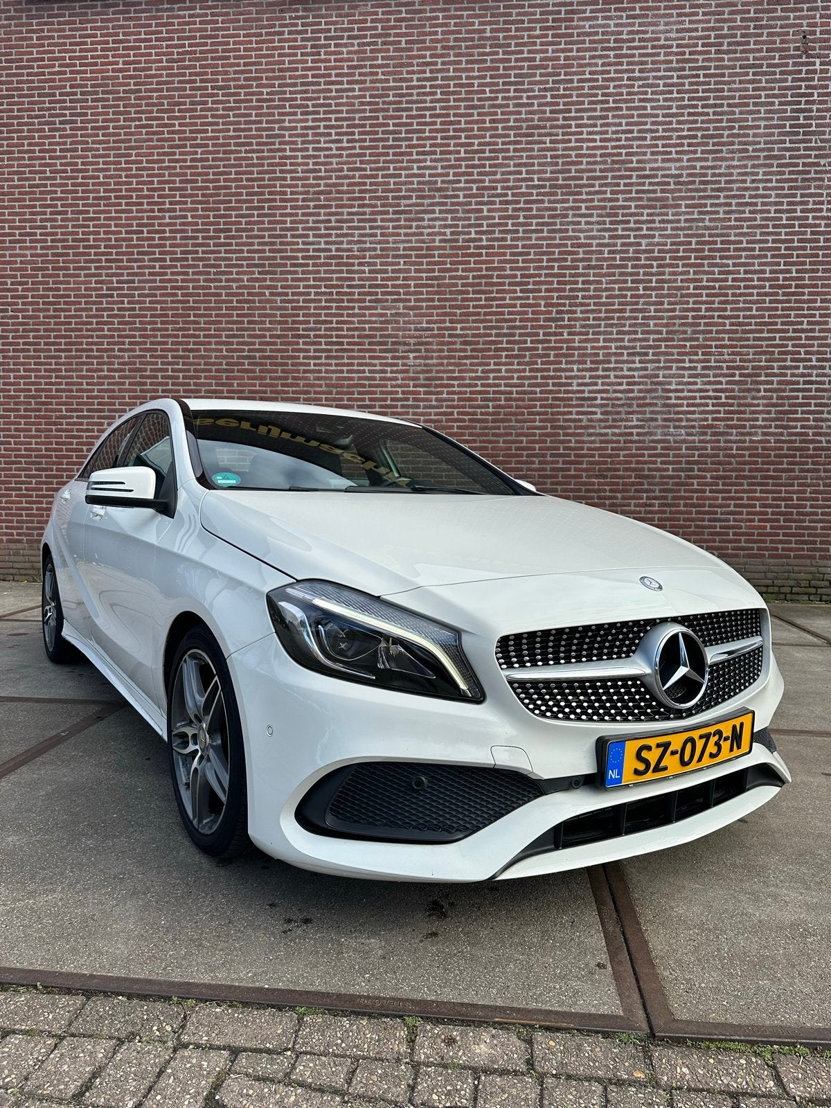 Mercedes-Benz A-Klasse A180 AMG Business Solution, Auto's, Voorwielaandrijving, Zwart, 4 cilinders, Leder en Stof