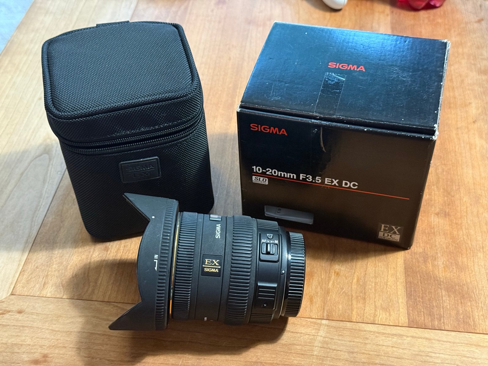 Sigma 10-20mm F/3.5 ex dc hsm – Sony A-mount / Alpha, Beschermhoes/tas, Sigma, Zo goed als nieuw, 10 mm