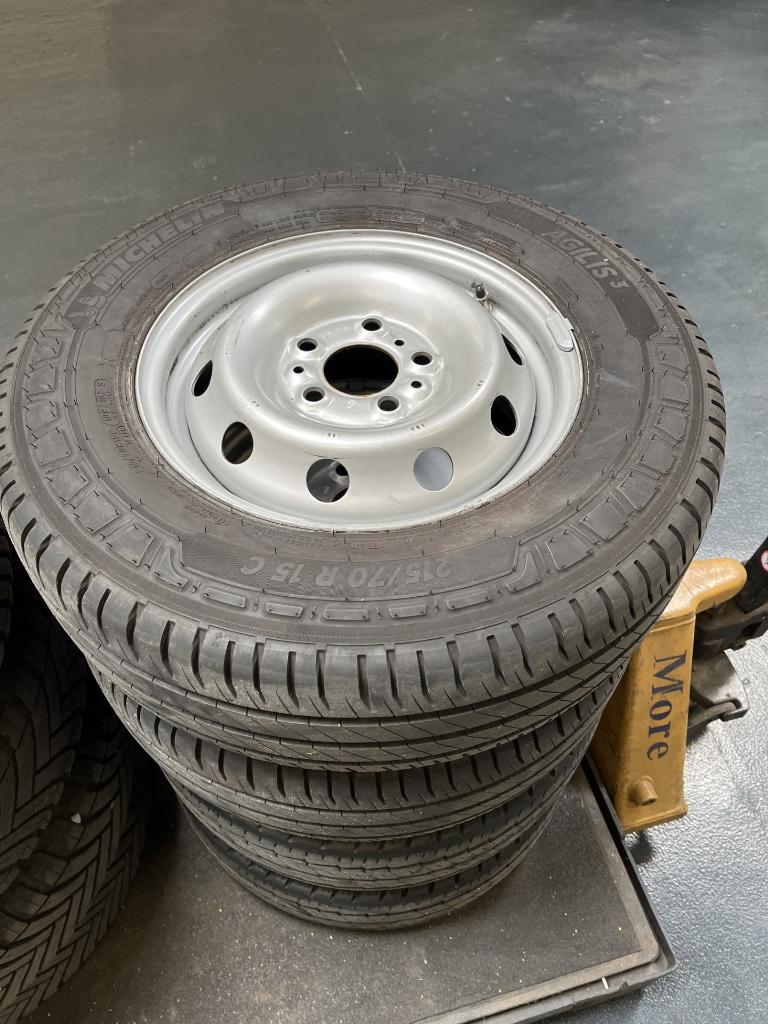 Set Velgen + Banden 5x118 Michelin Agilis 3 2025, Auto-onderdelen, Banden en Velgen, Banden en Velgen, Zomerbanden, 15 inch, 215 mm