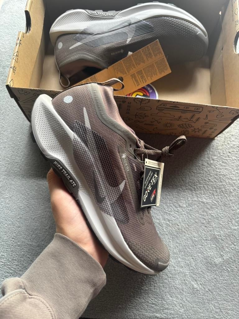 Nike pegasus trail 5 gortex ironstone - maat 42 - nieuw, J, Bruin, Nieuw, Ophalen of Verzenden