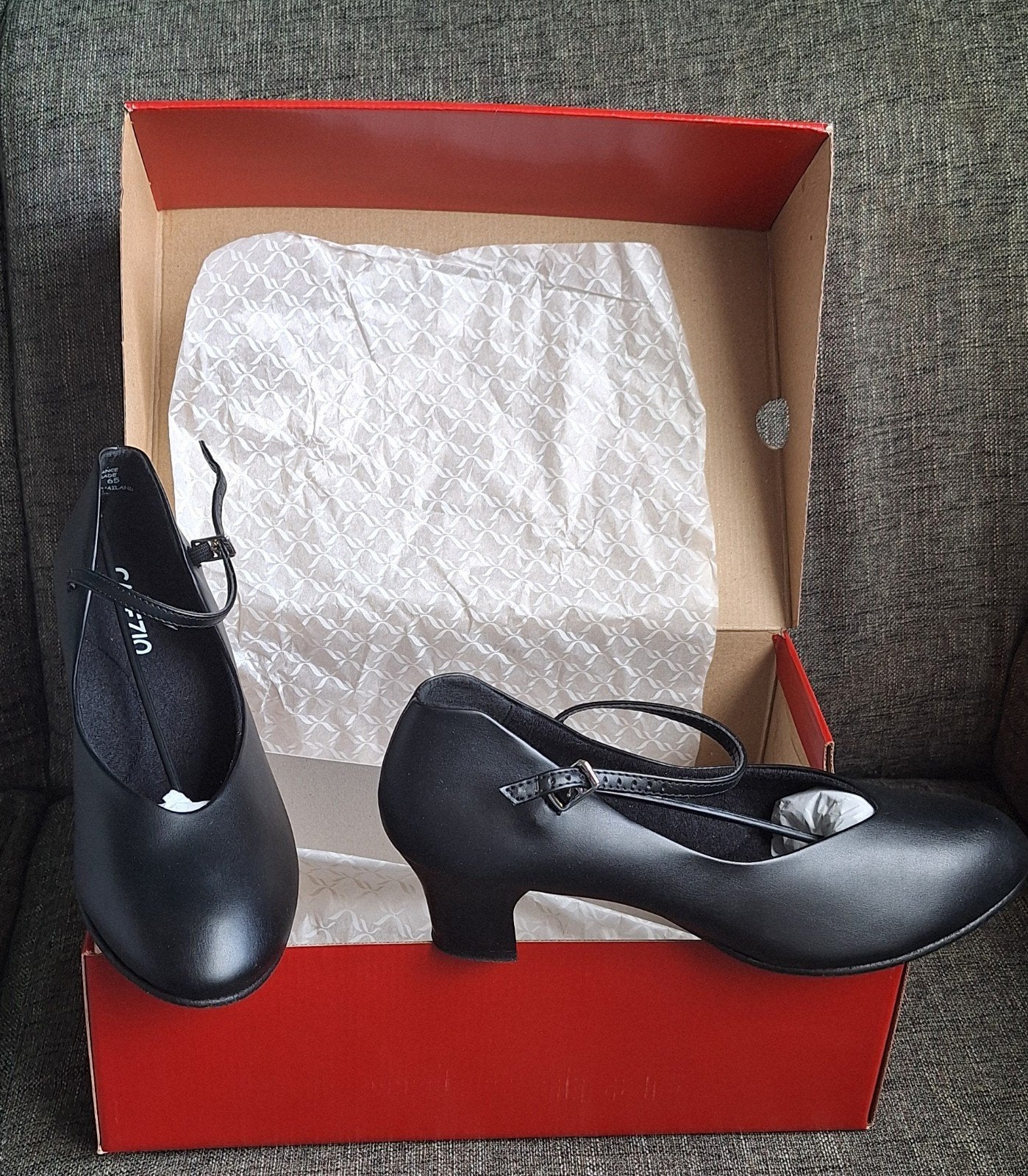 Nieuwe zwarte Capezio dansschoenen met bandje - Maat 10.5 M, Zwart, Nieuw, Dansschoenen, Ophalen of Verzenden