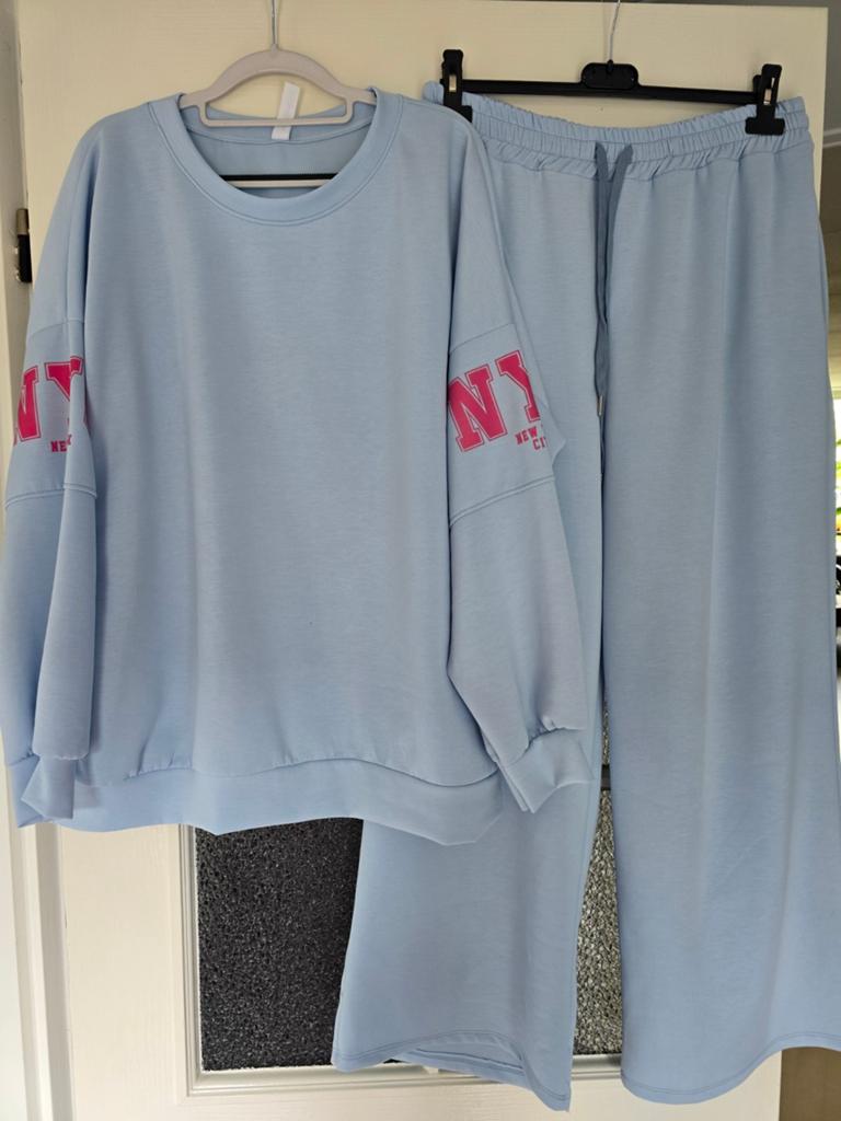 Nieuw 2delig pak new york lichtblauw roze 42 44 46, Kleding | Dames, Huispakken, Ophalen of Verzenden, Nieuw, Maat 46/48 (XL) of groter