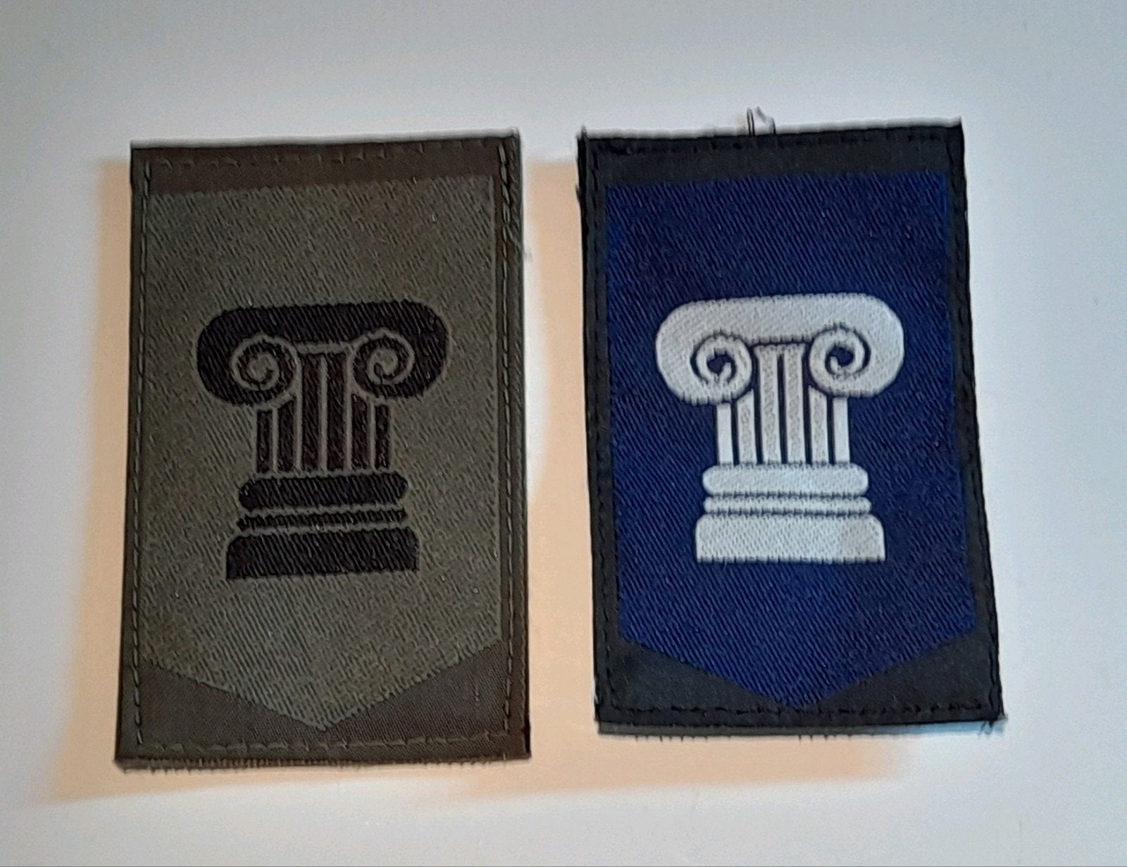 2 verschillende mouwemblemen defensie ondersteuning, Verzamelen, Ophalen of Verzenden, Landmacht, Nederland, Embleem of Badge