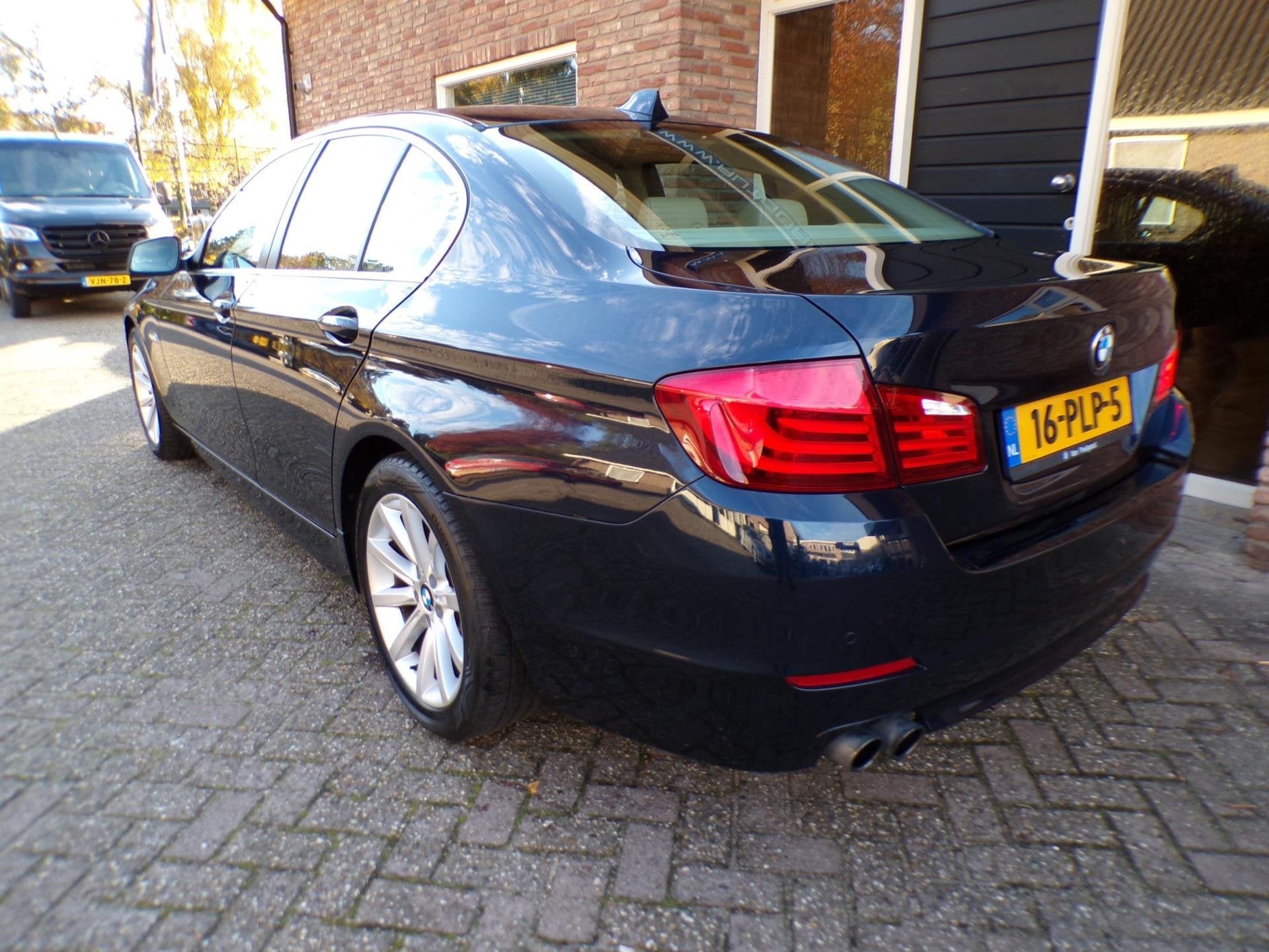 BMW 5-serie 523i High Executive Automaat / Leder / Navi, Auto's, BMW, Euro 5, Achterwielaandrijving, Gebruikt, Beige