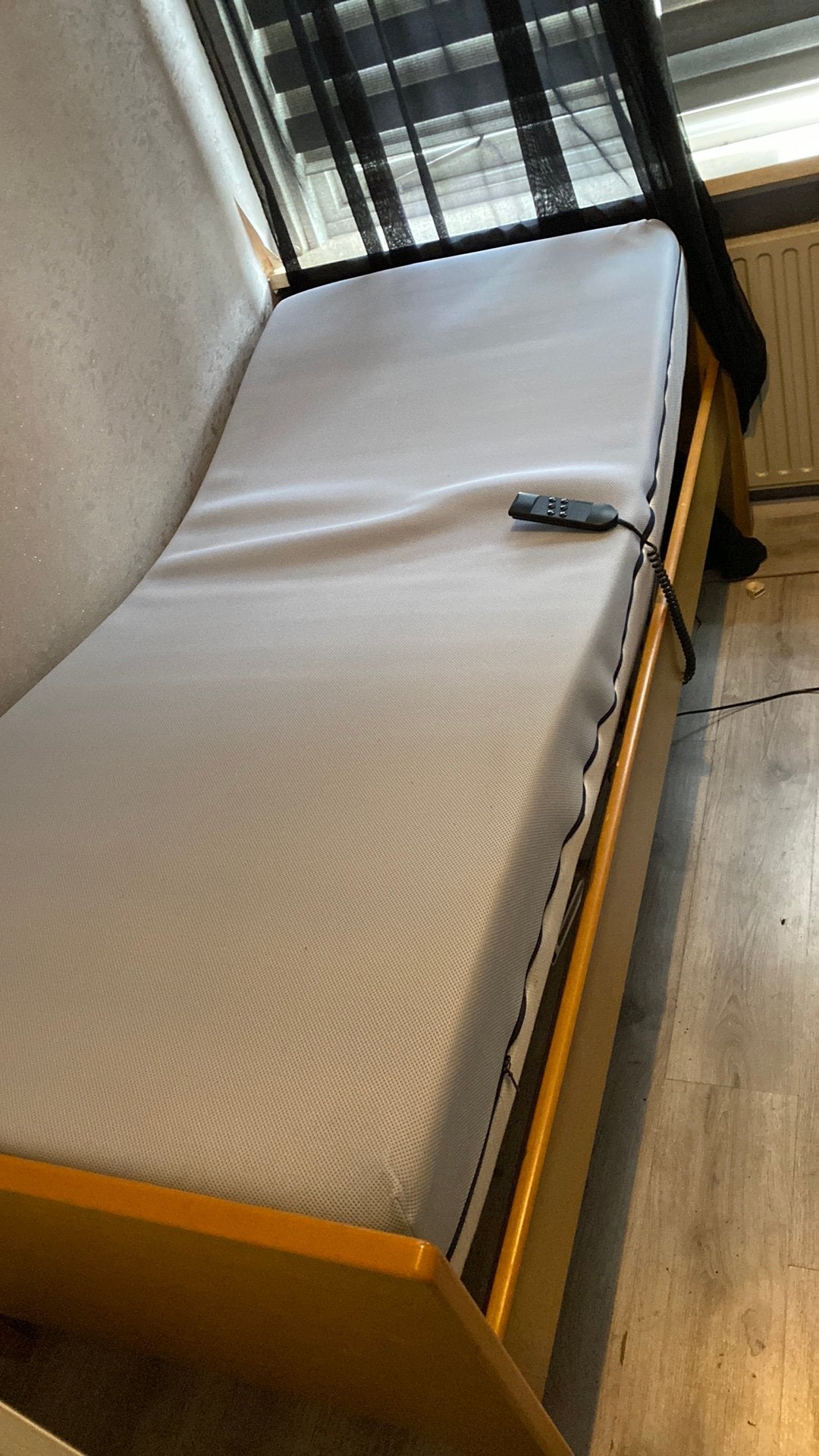 2x 1 persoons electriche bed, Ophalen of Verzenden, Zo goed als nieuw