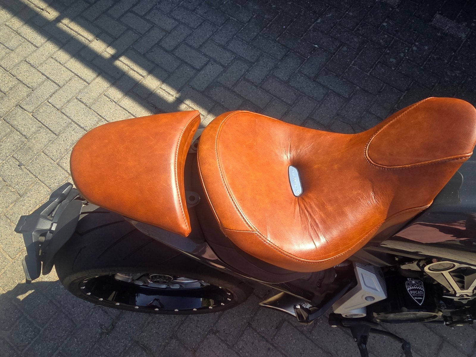 Origineel custom made zadel Ducati XDiavel, Motoren, Particulier