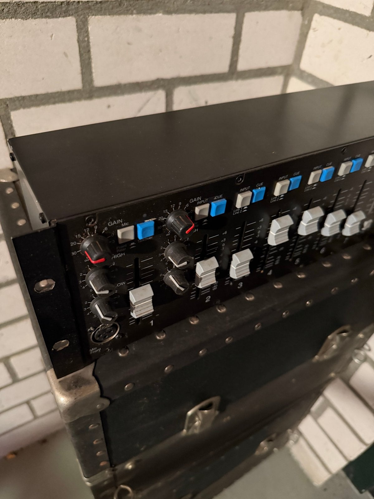 Foto 2 van Dateq Crew Multi-zone Stereo Mixer - Perfecte Staat
