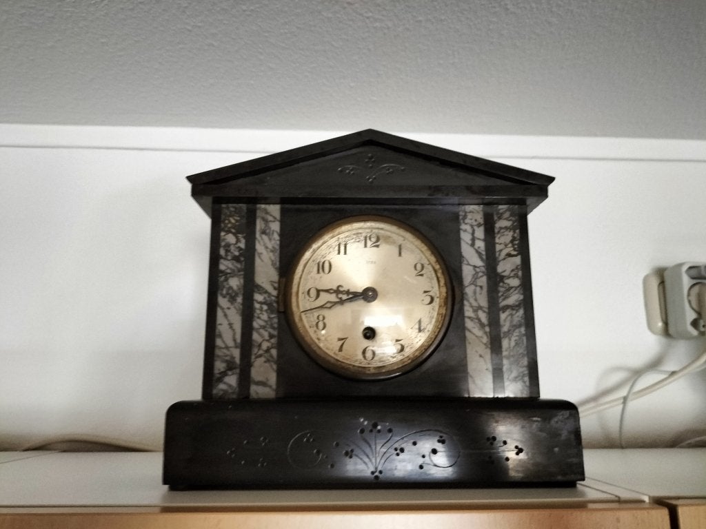 Antieke penduleklok schoorsteenklok met fraaie houten kast, Antiek en Kunst, Ophalen of Verzenden