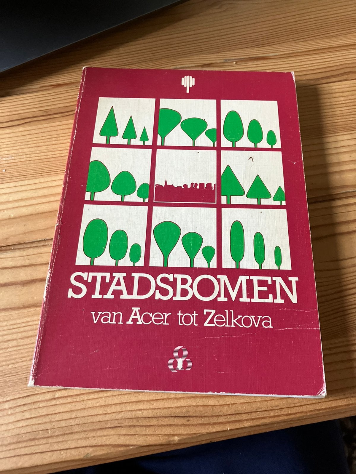 Boek Stadsbomen van acer tot zelkova, Ophalen of Verzenden, Bloemen, Planten en Bomen
