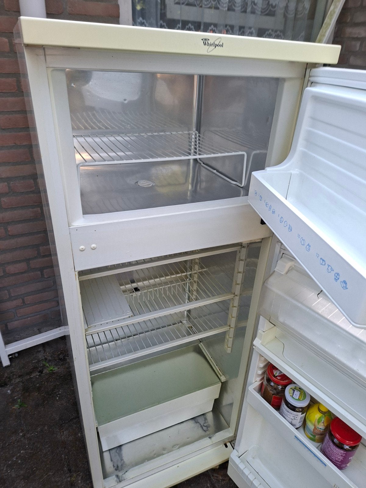 Koelkast.    Groot formaat.      Werkt naar behoren ., Witgoed en Apparatuur, Minder dan 75 liter, Ophalen of Verzenden, Zonder vriesvak