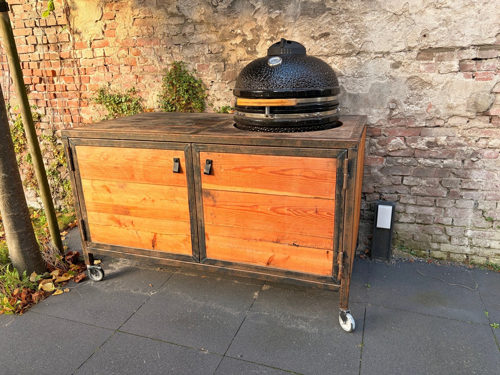 22” / 56cm L Kamado BBQ met buiten keuken / meubel en hoes, Ophalen, Gebruikt, Kamado