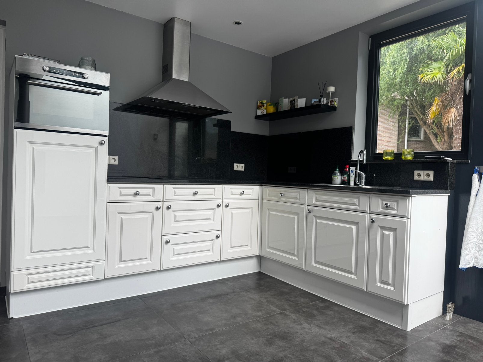 Complete keuken met granieten werkblad en apparatuur, Ophalen, Zo goed als nieuw, Graniet of Steen, Hoekkeuken