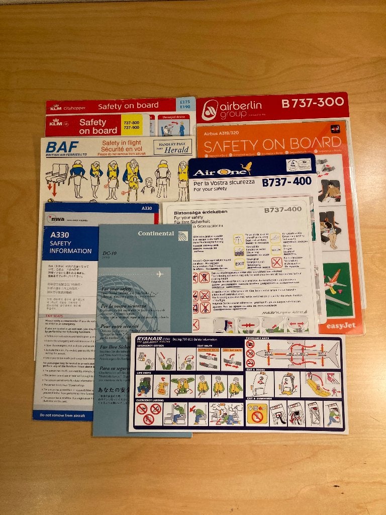 Set van diverse luchtvaart safety cards #1, Verzenden, Gebruikt, Kaart, Foto of Prent