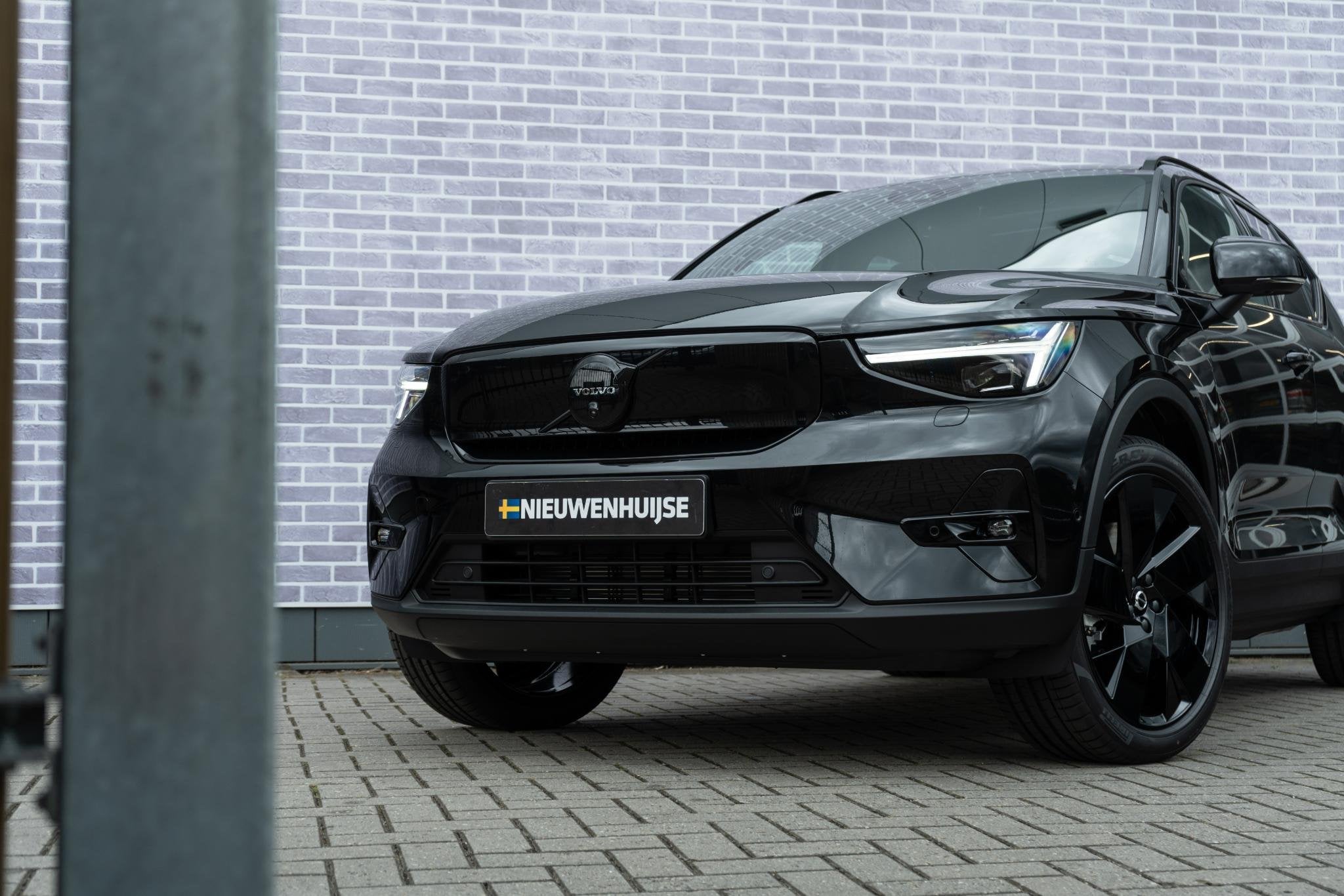 Volvo EX40 Single Motor Extended Range Plus Black Ed. 82 kWh, Auto's, Gebruikt, Zwart, 1975 kg, SUV of Terreinwagen