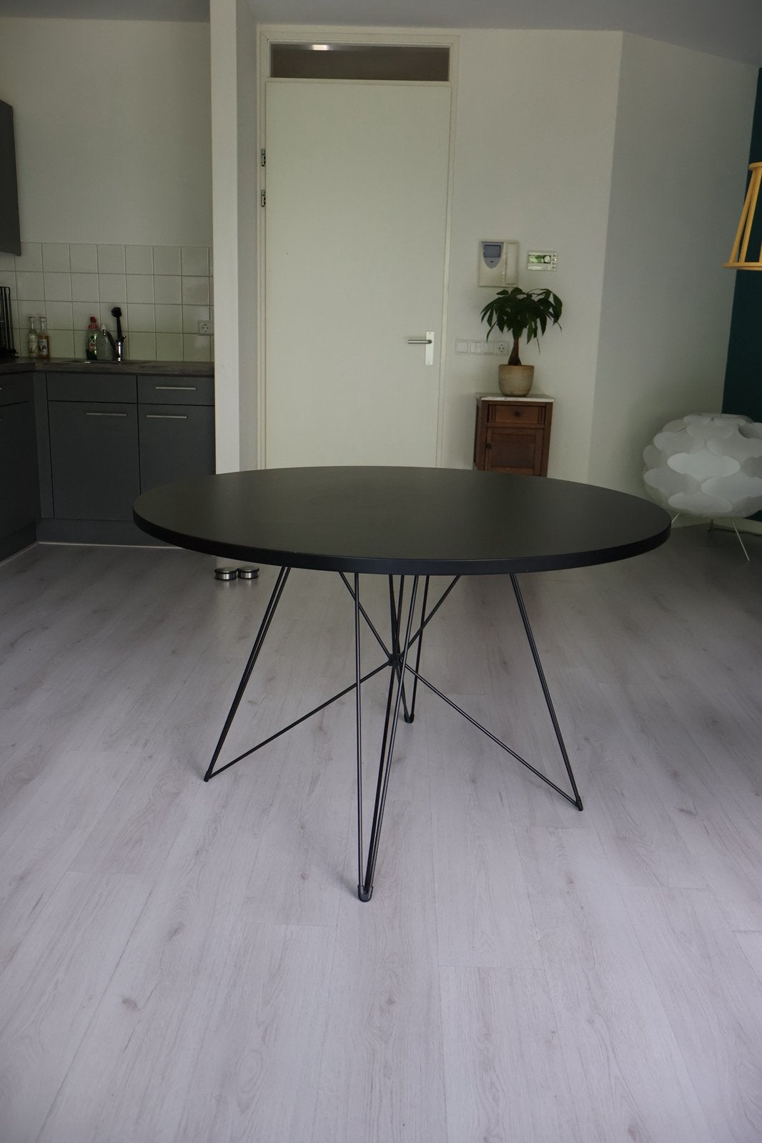 Magis XZ3 Eettafel Ø120 cm – Mat zwart – Incl. beschermfolie, Huis en Inrichting, Rond, Zo goed als nieuw, Ophalen, Overige houtsoorten