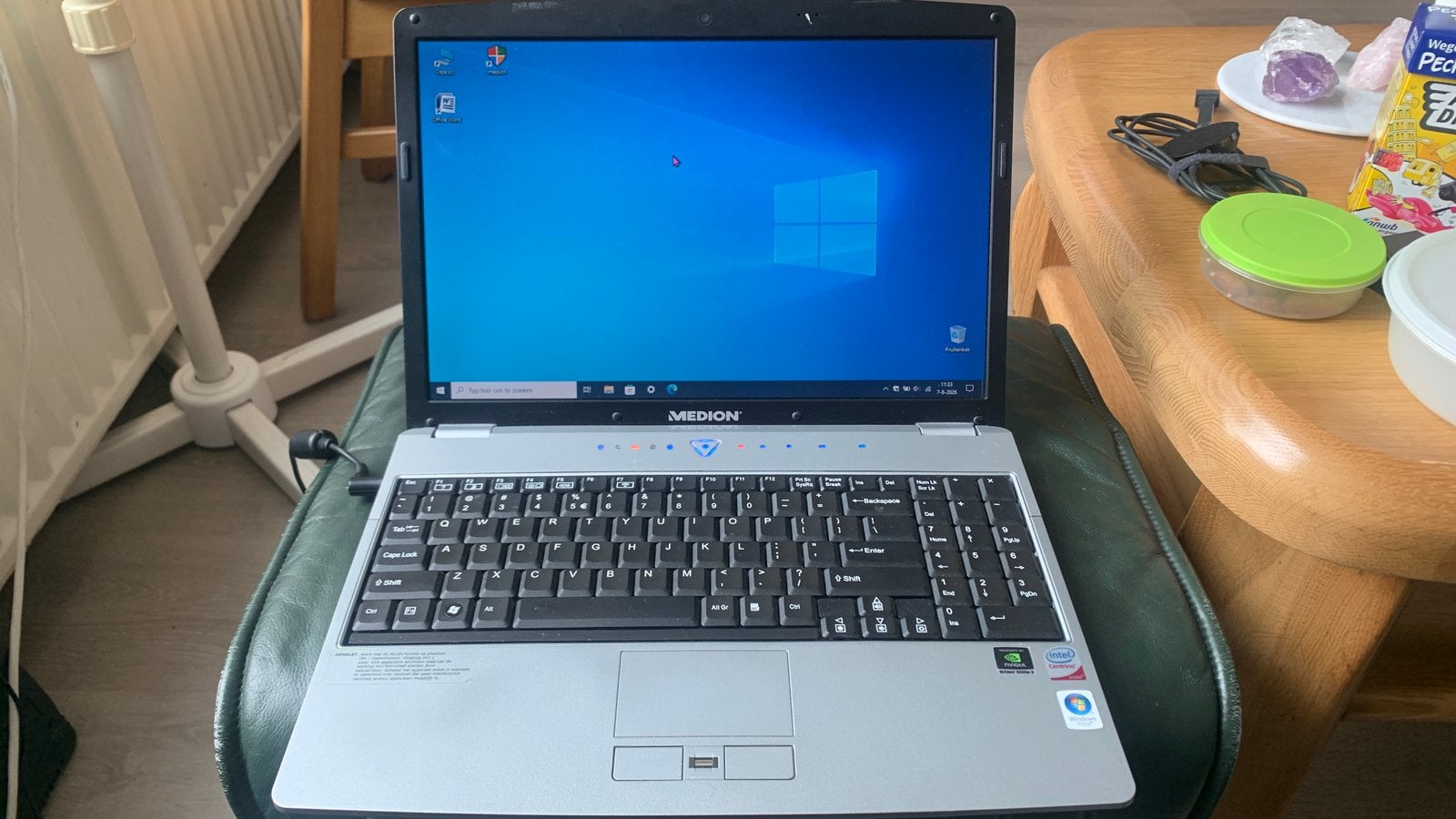 Medion wim 2220 laptop w 10 pro  bieden of ruilen no wife ?, Ophalen, Gebruikt, 15 inch, Minder dan 4 GB