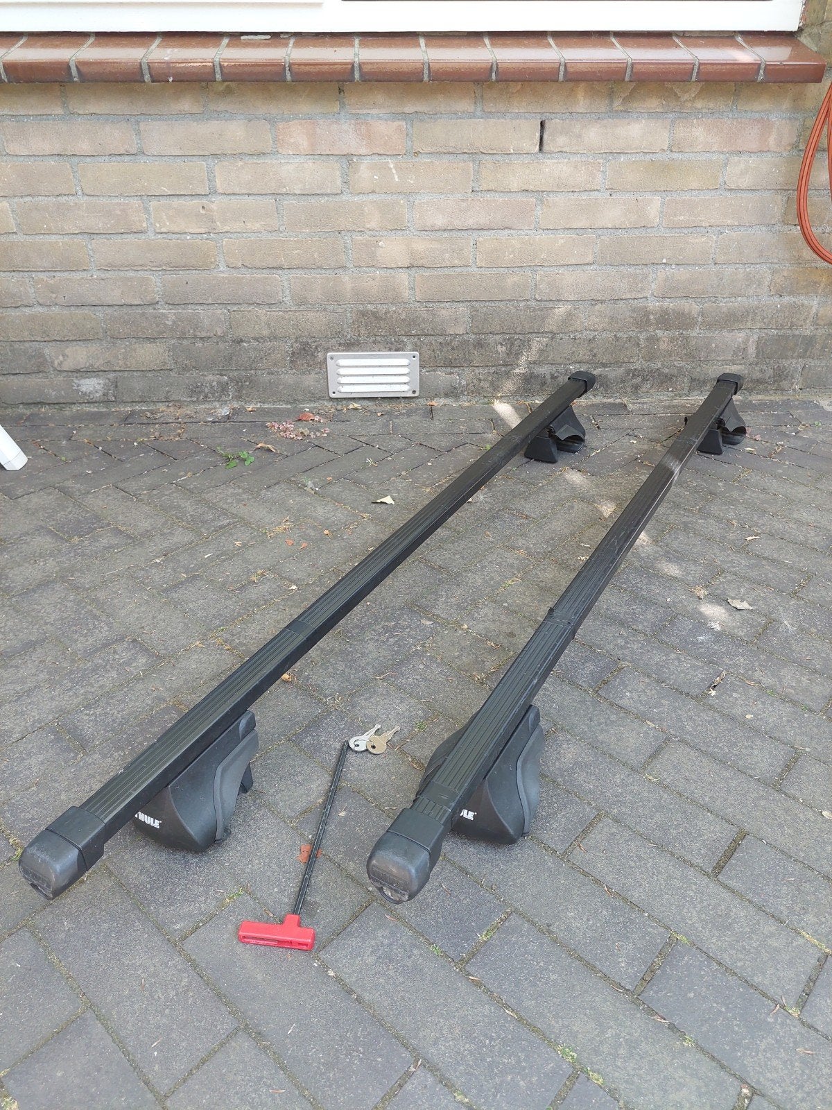 Thule dakdragers met slotjes - gebruikt voor Skoda Octavia, Ophalen, Zo goed als nieuw