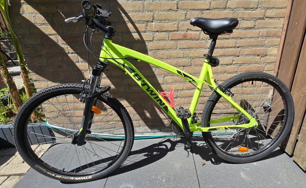 B'TWIN Mountainbike (Maat M) – Neon Geel, Fietsen en Brommers, Fietsen | Mountainbikes en ATB, Minder dan 45 cm, Ophalen, Gebruikt