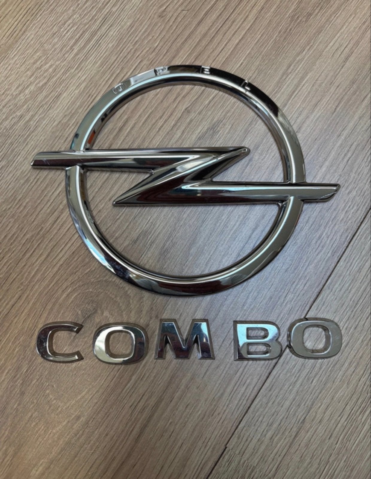 Opel Combo Embleem Set - Logo en Tekst, Ophalen of Verzenden, Gebruikt, Opel