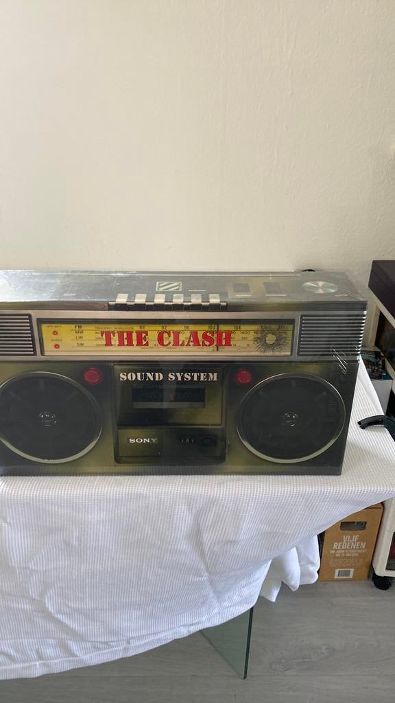 Unopened Clash sound system box set lik new, Ophalen, Zo goed als nieuw, Poprock