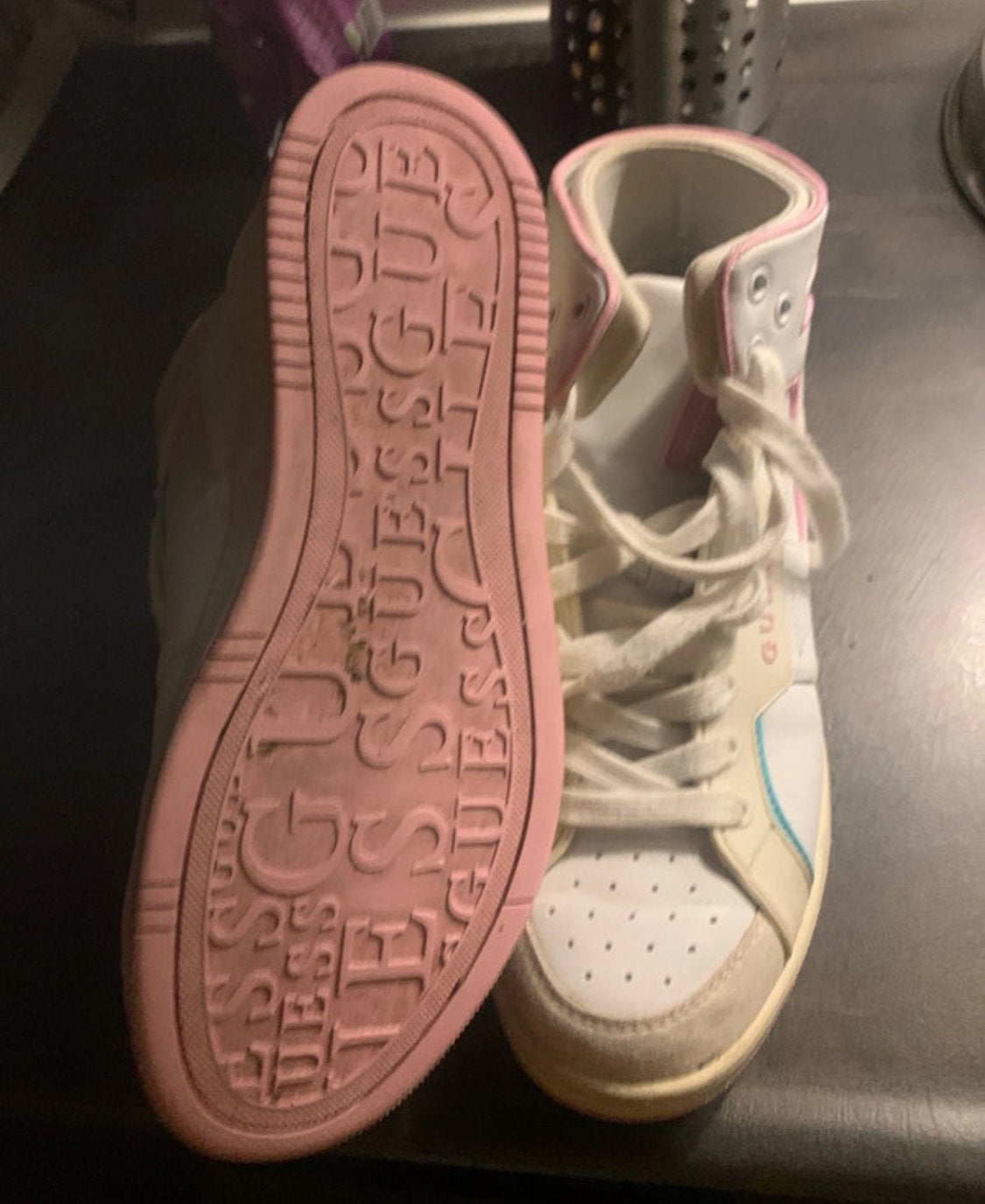 Guess sneakers wit/roze - Maat 40, Kleding | Dames, Schoenen, Wit, Ophalen of Verzenden, Sneakers of Gympen, Zo goed als nieuw