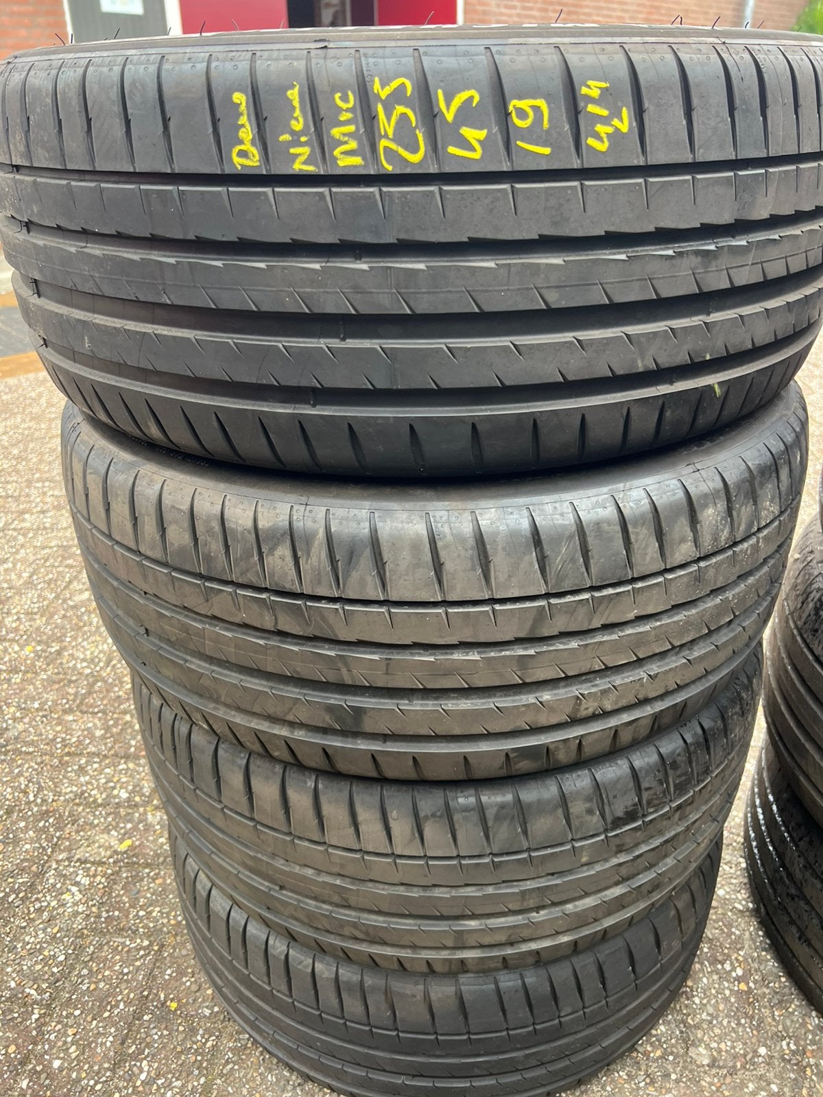Michelin (Nieuwe)Dot0320)255/45/19..€125 p/st ıncl montage, 255 mm, Nieuw, Band(en), Personenwagen