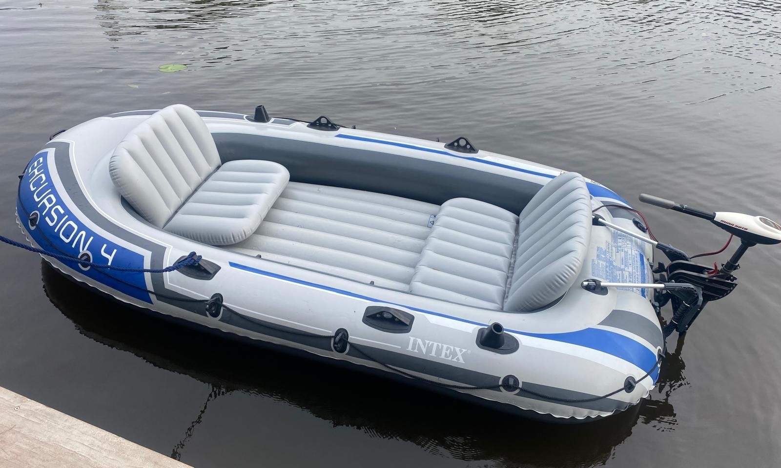 Intex Excursion 4 opblaasboot met elektrische motor, Watersport en Boten, Kano's, Ophalen, Zo goed als nieuw