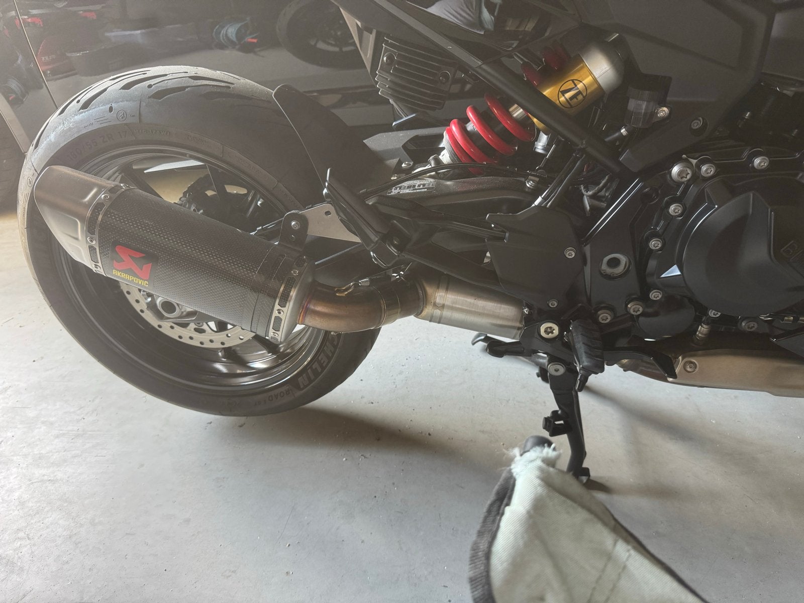 Akrapovic uitlaat voor bmw f900/900xr, Ophalen of Verzenden, Gebruikt