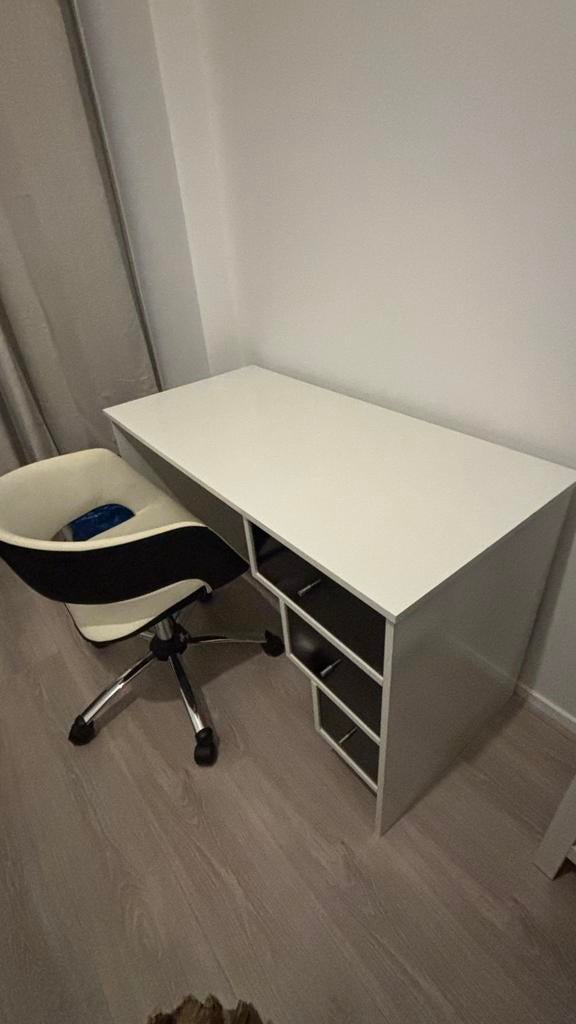 Bureau plus bureaustoel zwart zit, Huis en Inrichting, Bureaus, Ophalen, Zo goed als nieuw