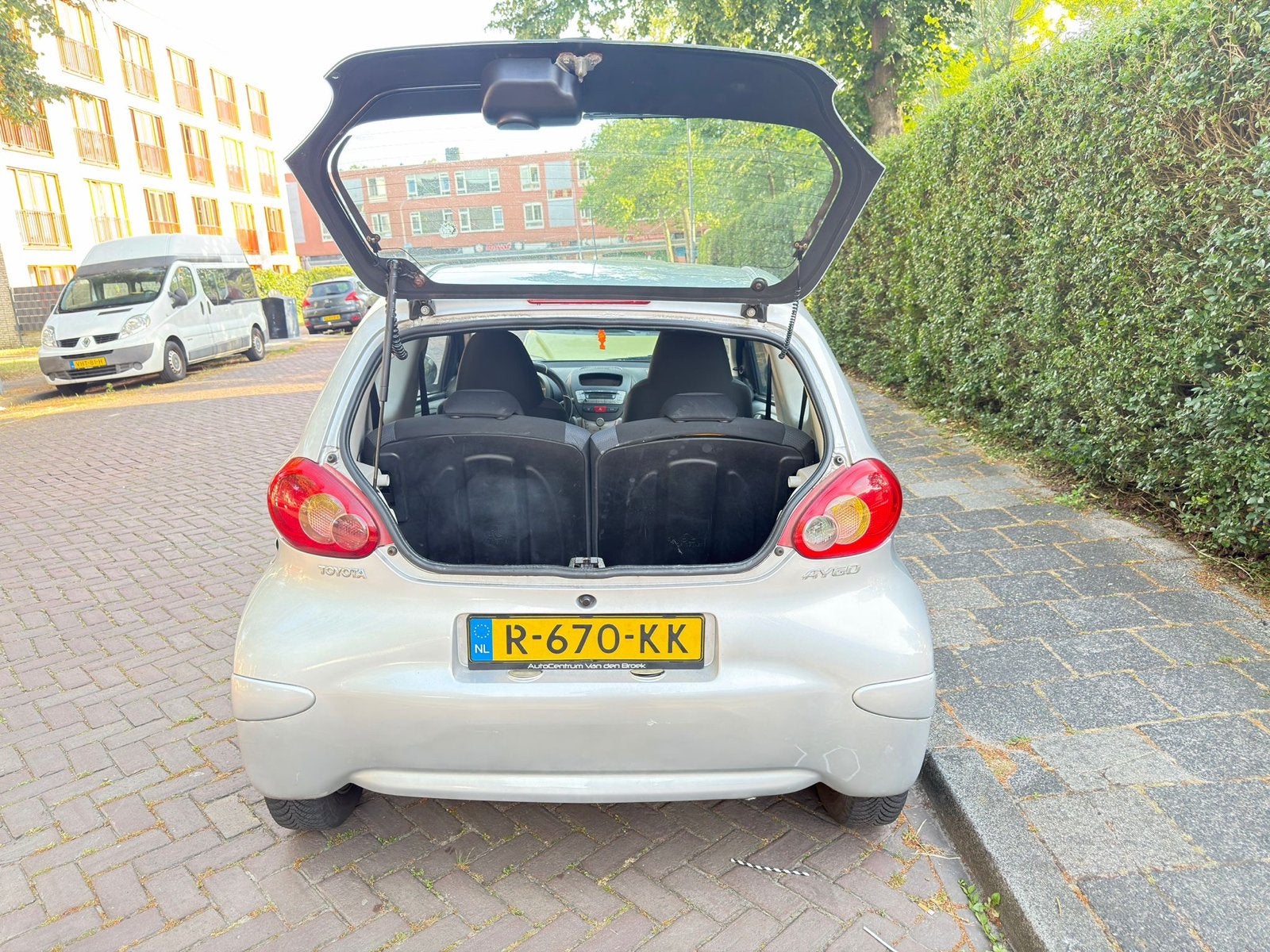 Toyota Aygo 1.0 12V Vvt-i 3DRS MMT 2006 Grijs, Auto's, Voorwielaandrijving, 4 stoelen, 68 pk, Handgeschakeld