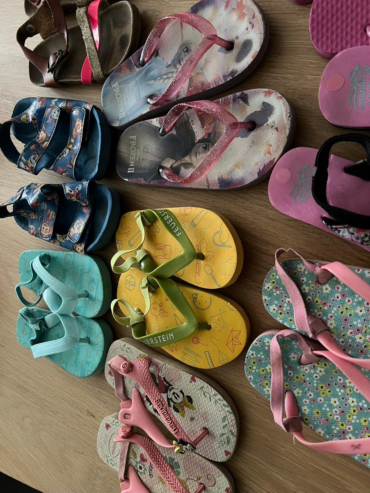 Slippers en sandalen, Kinderen en Baby's, Kinderkleding | Schoenen en Sokken, Zo goed als nieuw, Overige typen, Jongen of Meisje