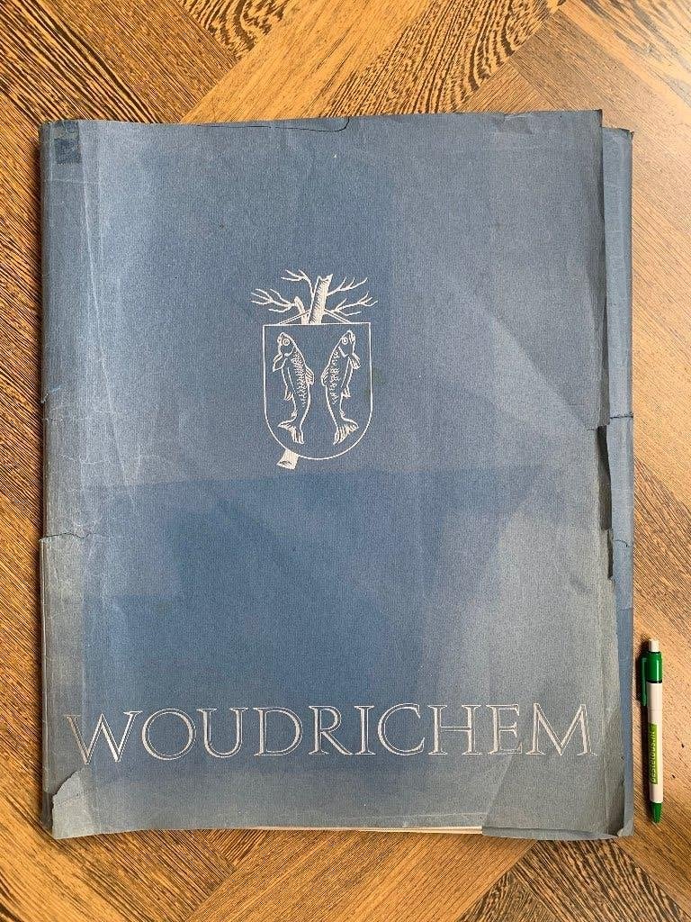 Heemschut map Woudrichem gelimiteerd 1971 nummer 309 /1000, Heemschut, Ophalen of Verzenden, 20e eeuw of later, Gelezen